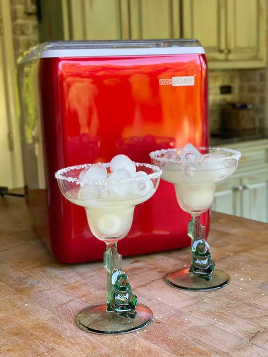 2024 How to use an ice shaver to turn ice cubes into smoothies